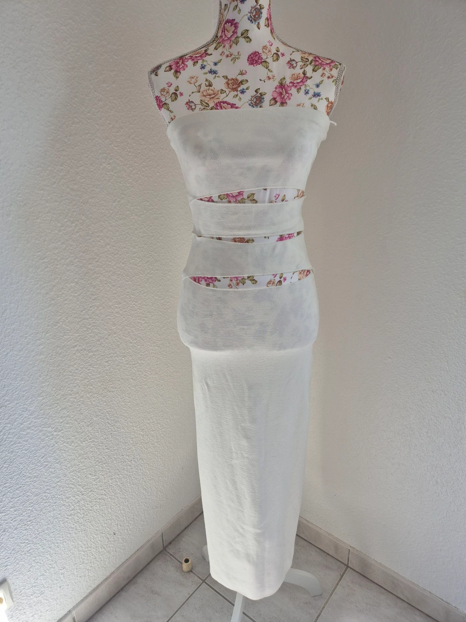 Robe bustier Zara blanche écrue midi moulante cut out élégante soirée cocktail taille M 38